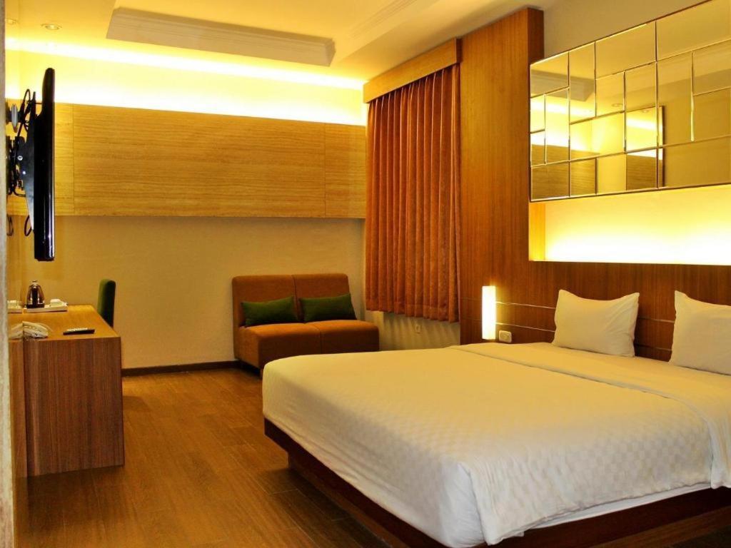 Lotus Hotel Subang Esterno foto