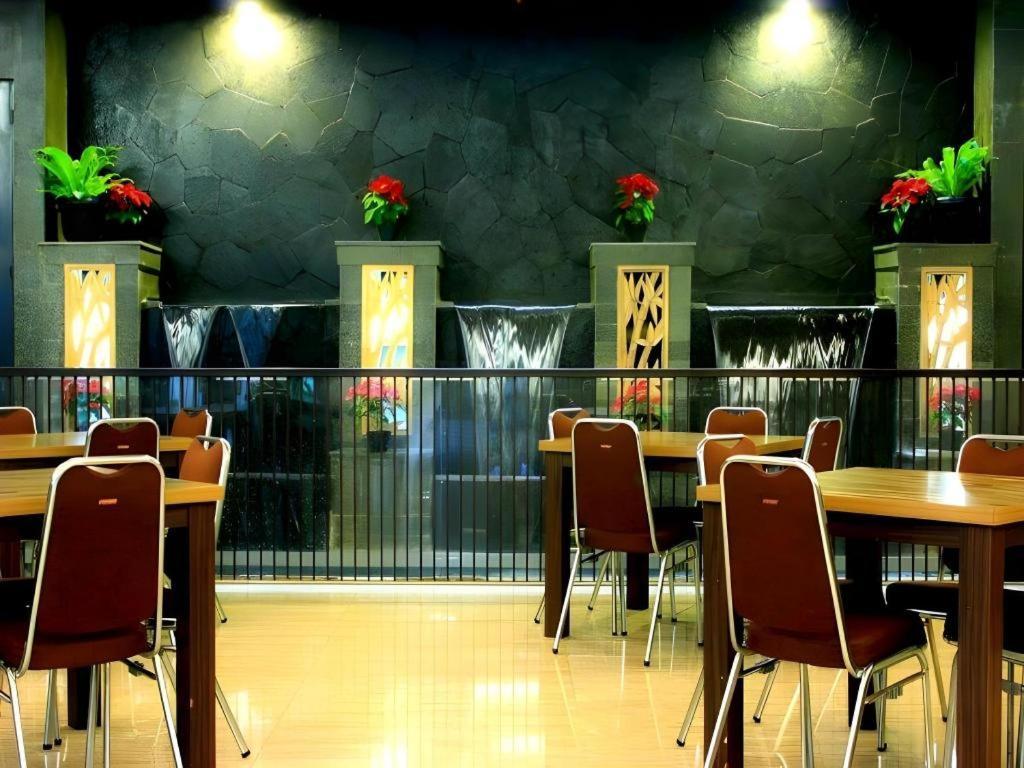 Lotus Hotel Subang Esterno foto