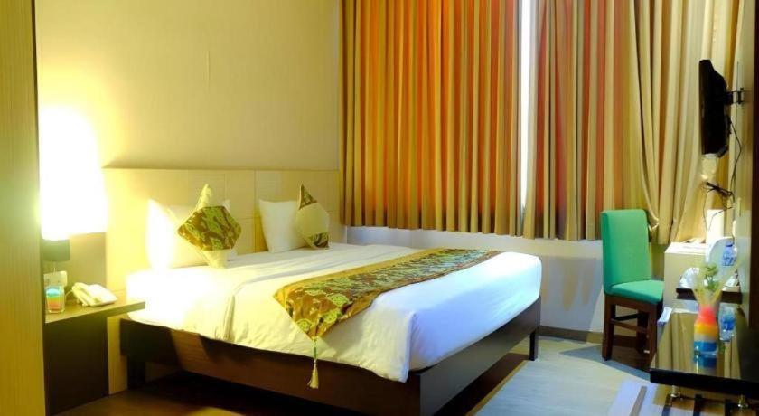 Lotus Hotel Subang Esterno foto