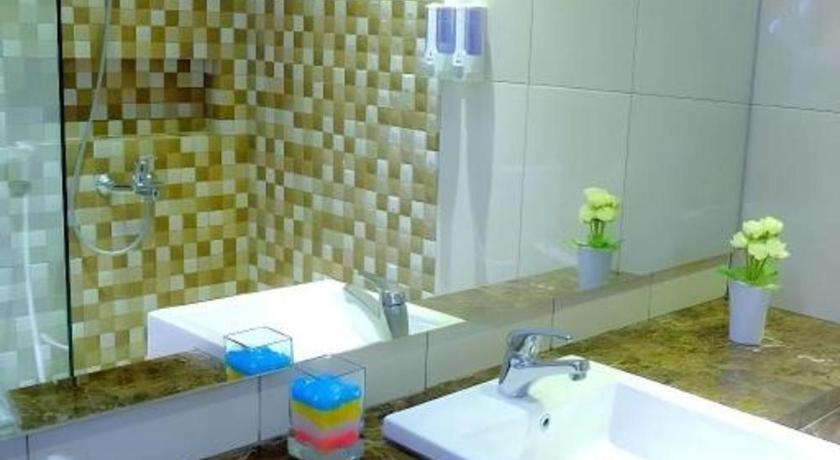 Lotus Hotel Subang Esterno foto