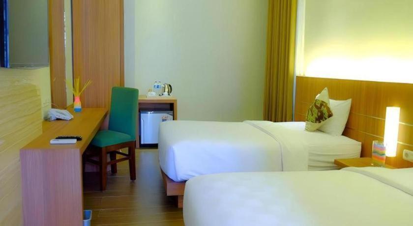 Lotus Hotel Subang Esterno foto