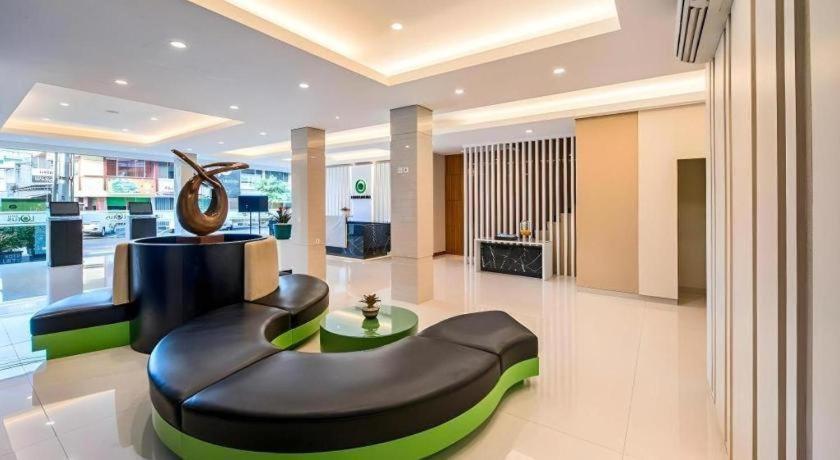 Lotus Hotel Subang Esterno foto